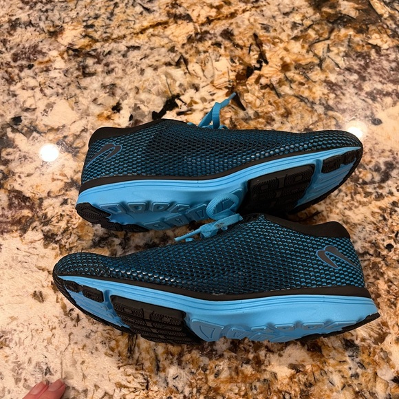 Newton running unisex Catalyst Blue sneakers M6 W7.5 - Picture 7 of 8